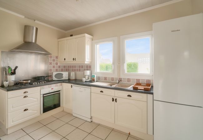 House in Loctudy - Direct access to the beach - House for 11 House in Loctudy - Direct access to the beach - House for 11
