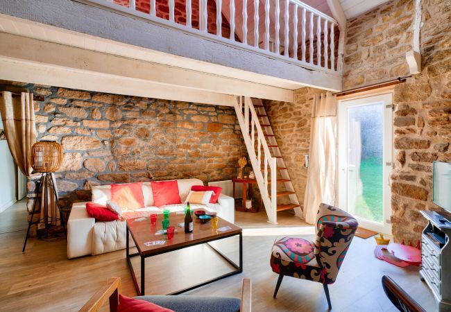 House in Penmarch - Farmhouse 750m from the port of Saint Guénolé House in Penmarch - Farmhouse 750m from the port of Saint Guénolé