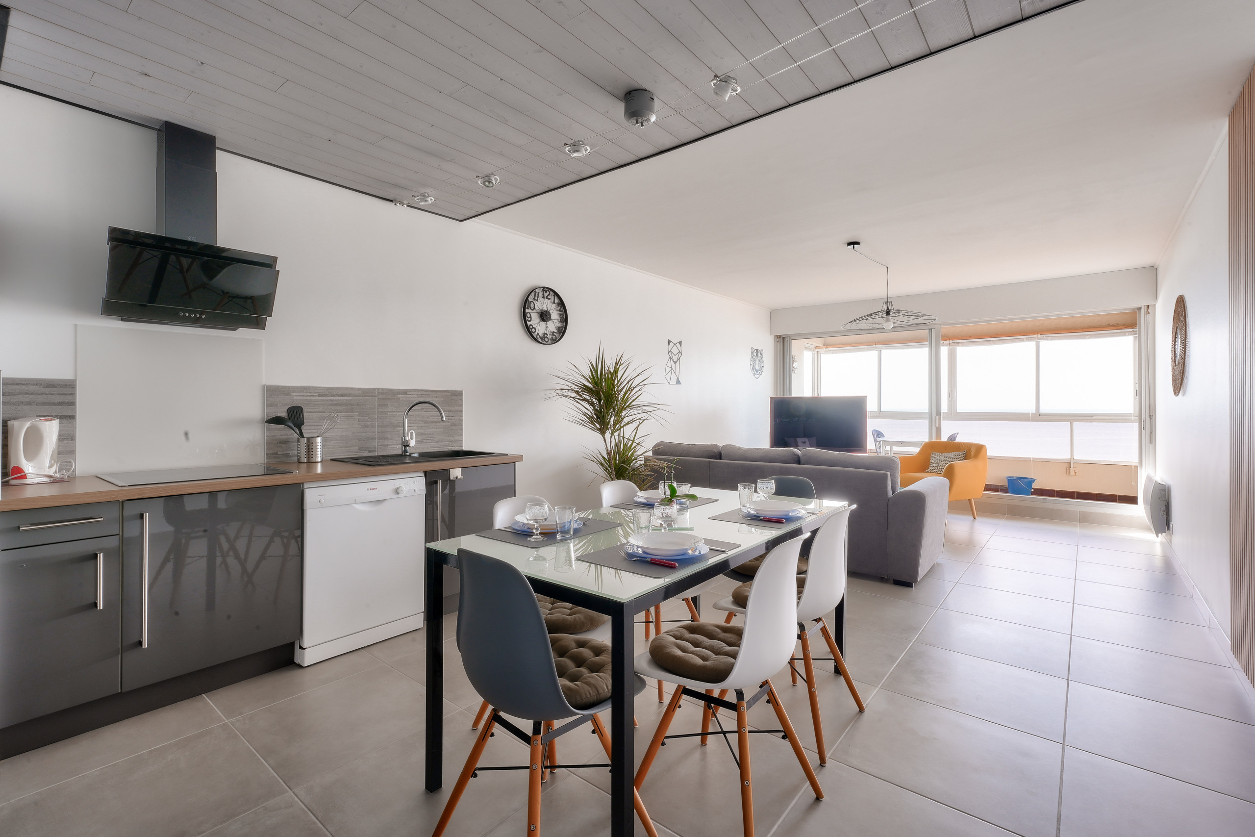  in St. Hilaire de Riez - Sea view - 50m from the beach - Apartment for 4