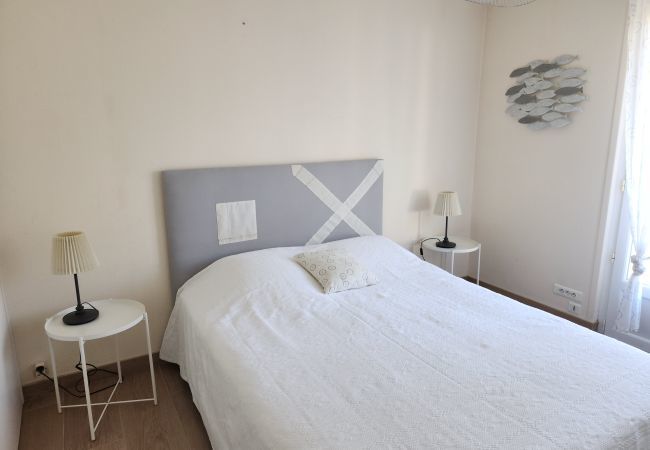 House in Andernos-les-Bains - House for 6 with swimming pool  House in Andernos-les-Bains - House for 6 with swimming pool