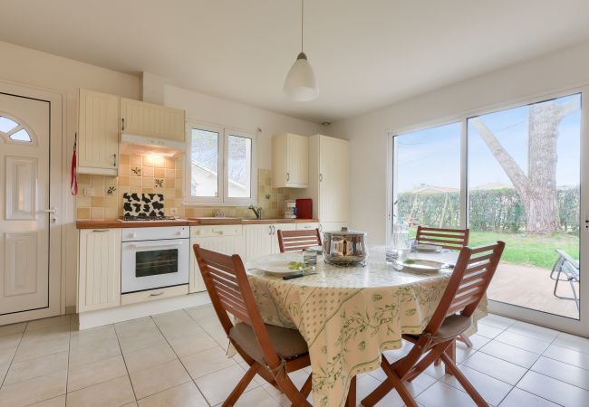 House in Arès - 700m Beach-Sweet stay in the little pine house