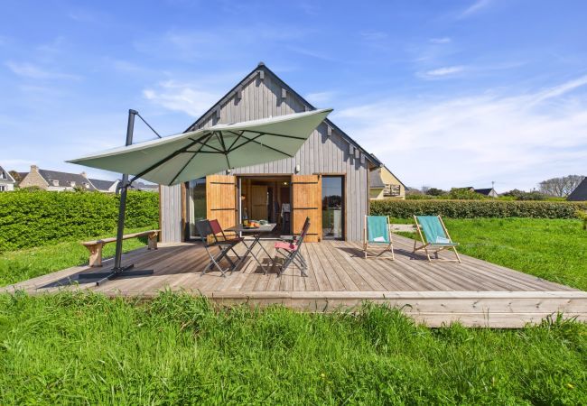 Chalet in Penmarch - 650m Ster beach, chalet - terrace for 4 Chalet in Penmarch - 650m Ster beach, chalet - terrace for 4