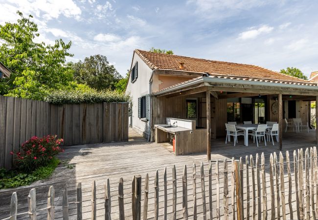 House in Andernos-les-Bains - 400m from the beach, house for 12 with a pool House in Andernos-les-Bains - 400m from the beach, house for 12 with a pool