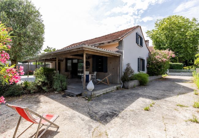 House in Andernos-les-Bains - 400m from the beach, house for 12 with a pool House in Andernos-les-Bains - 400m from the beach, house for 12 with a pool