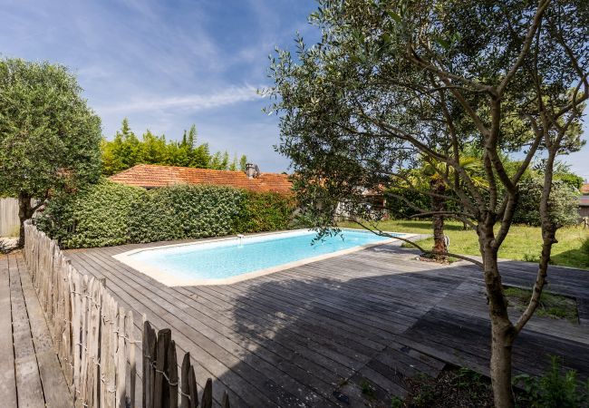 House in Andernos-les-Bains - 400m from the beach, house for 12 with a pool House in Andernos-les-Bains - 400m from the beach, house for 12 with a pool