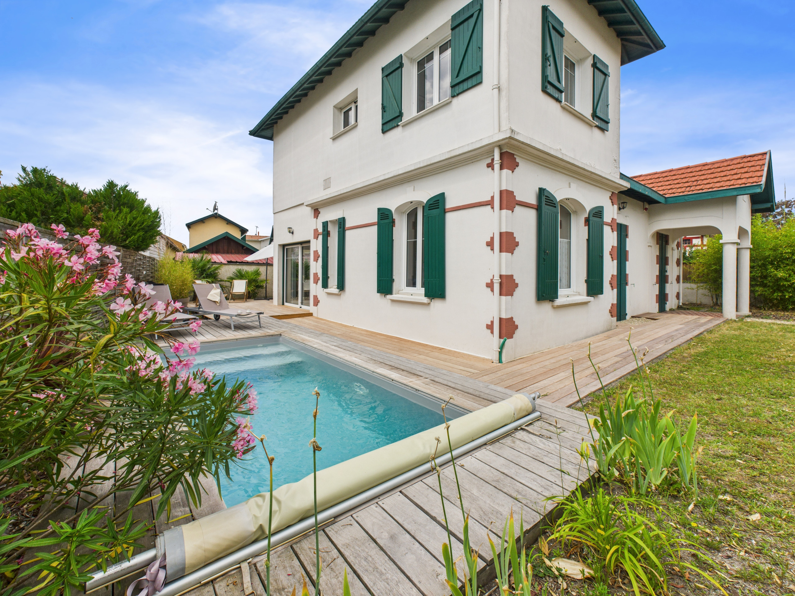  in Lanton - 300m from the beach, house for 7 with a pool