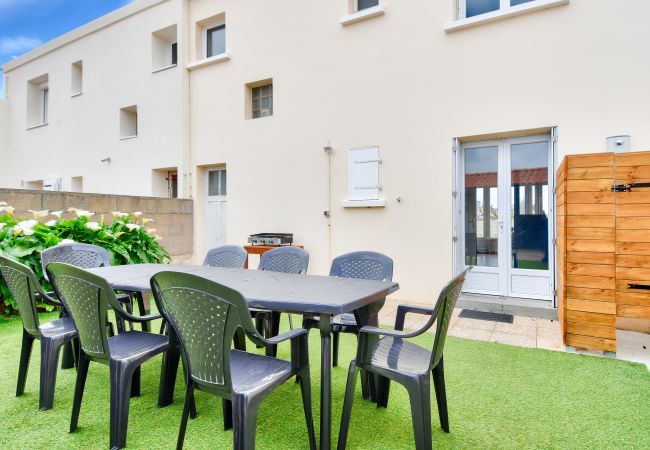 House in St. Hilaire de Riez - 350m from the beach- House for 8- Large terrace