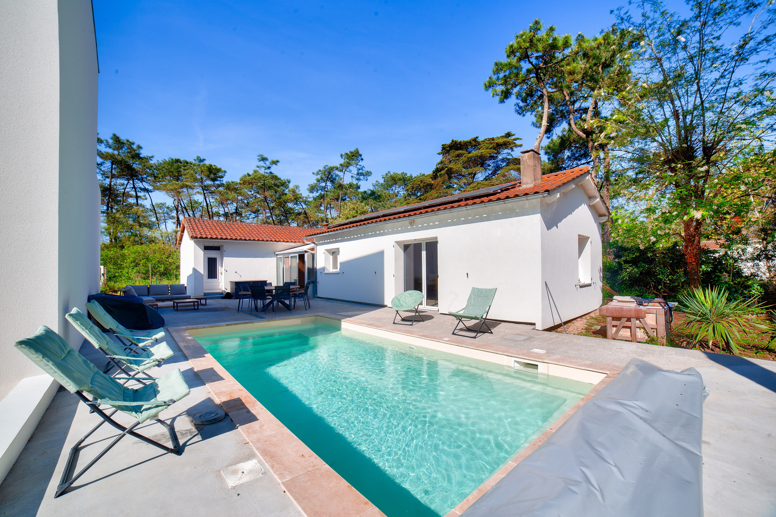  in L'Aiguillon-la-Presqu'île - Swimming pool & access to a natural reserve