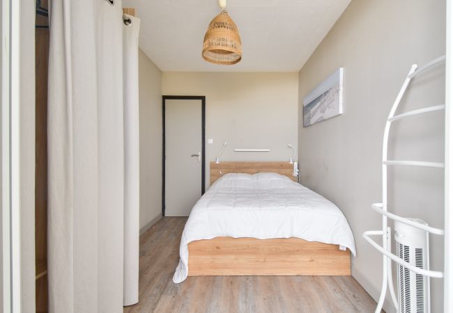 Apartment in St. Hilaire de Riez - Flat for 4, sea view and right on the water Apartment in St. Hilaire de Riez - Flat for 4, sea view and right on the water