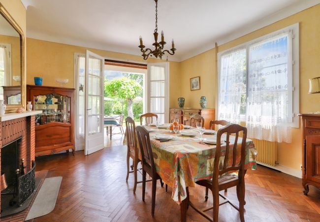 House in Andernos-les-Bains - House with garden 1km from the Mauret beach House in Andernos-les-Bains - House with garden 1km from the Mauret beach