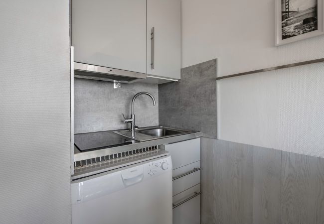 Apartment in Saint-Nazaire - Apartment with terrace and sea view - 30m from the beach  Apartment in Saint-Nazaire - Apartment with terrace and sea view - 30m from the beach