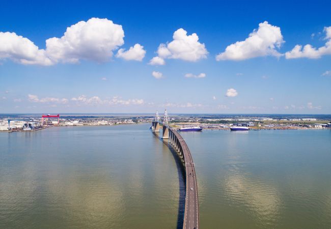 Apartment in Saint-Nazaire - Apartment with terrace and sea view - 30m from the beach  Apartment in Saint-Nazaire - Apartment with terrace and sea view - 30m from the beach