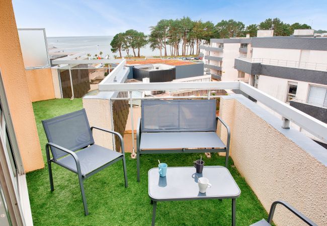 Apartment in Bénodet - sea view - 160m from the beach - Flat for 4  Apartment in Bénodet - sea view - 160m from the beach - Flat for 4