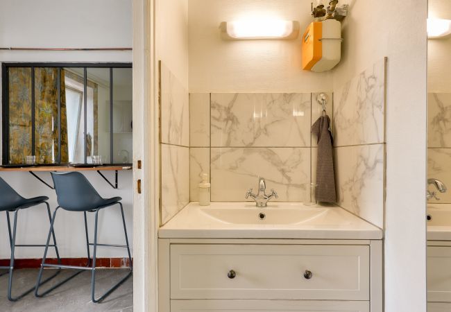 Apartment in Nantes - Flat for 4 - Nantes - 950m from the Loire  Apartment in Nantes - Flat for 4 - Nantes - 950m from the Loire
