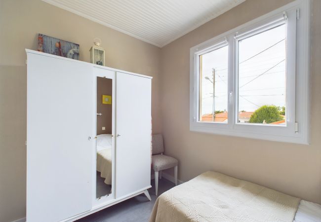 House in Bretignolles-sur-Mer - 300m from the beach, house for 5 House in Bretignolles-sur-Mer - 300m from the beach, house for 5