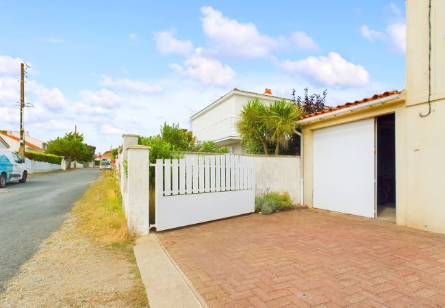 House in Bretignolles-sur-Mer - 300m from the beach, house for 5 House in Bretignolles-sur-Mer - 300m from the beach, house for 5