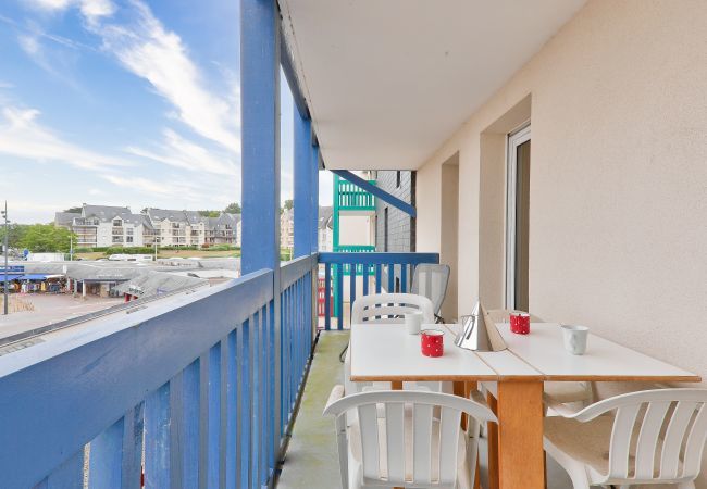 Apartment in Arzon - Crouesty Harbor, flat with a pool for 4 Apartment in Arzon - Crouesty Harbor, flat with a pool for 4