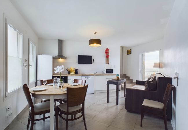 Apartment in La Tranche-sur-Mer - On the beach, flat for 4, amazing seaview