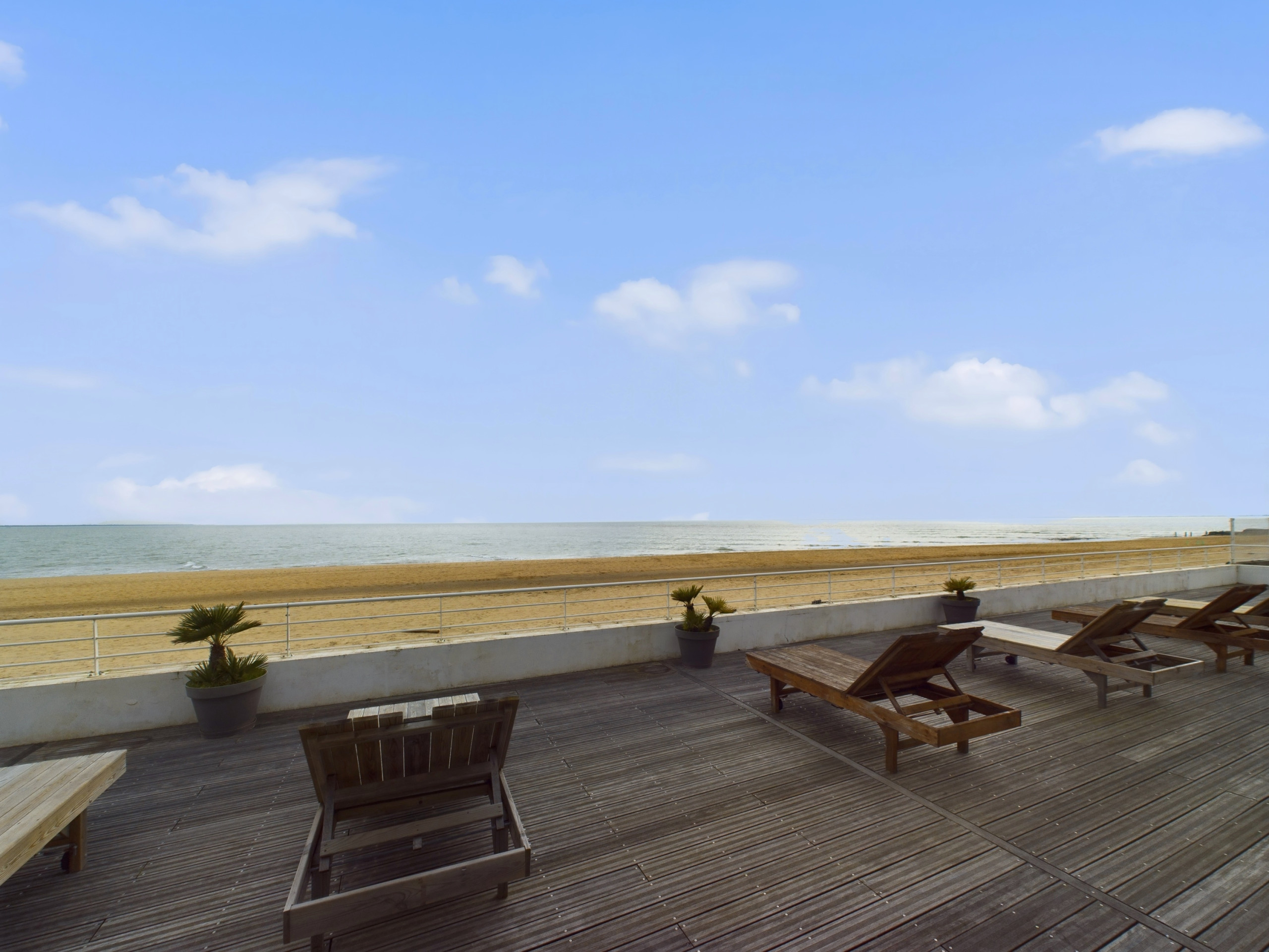  in La Tranche-sur-Mer - Apartment for 12 - sea view - Terrace