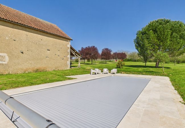 House in Gabillou - Beautiful country house for 8 with swimming pool House in Gabillou - Beautiful country house for 8 with swimming pool