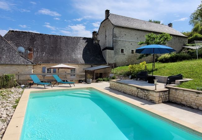 House in Coly - In the heart of the village, house for 8 with pool