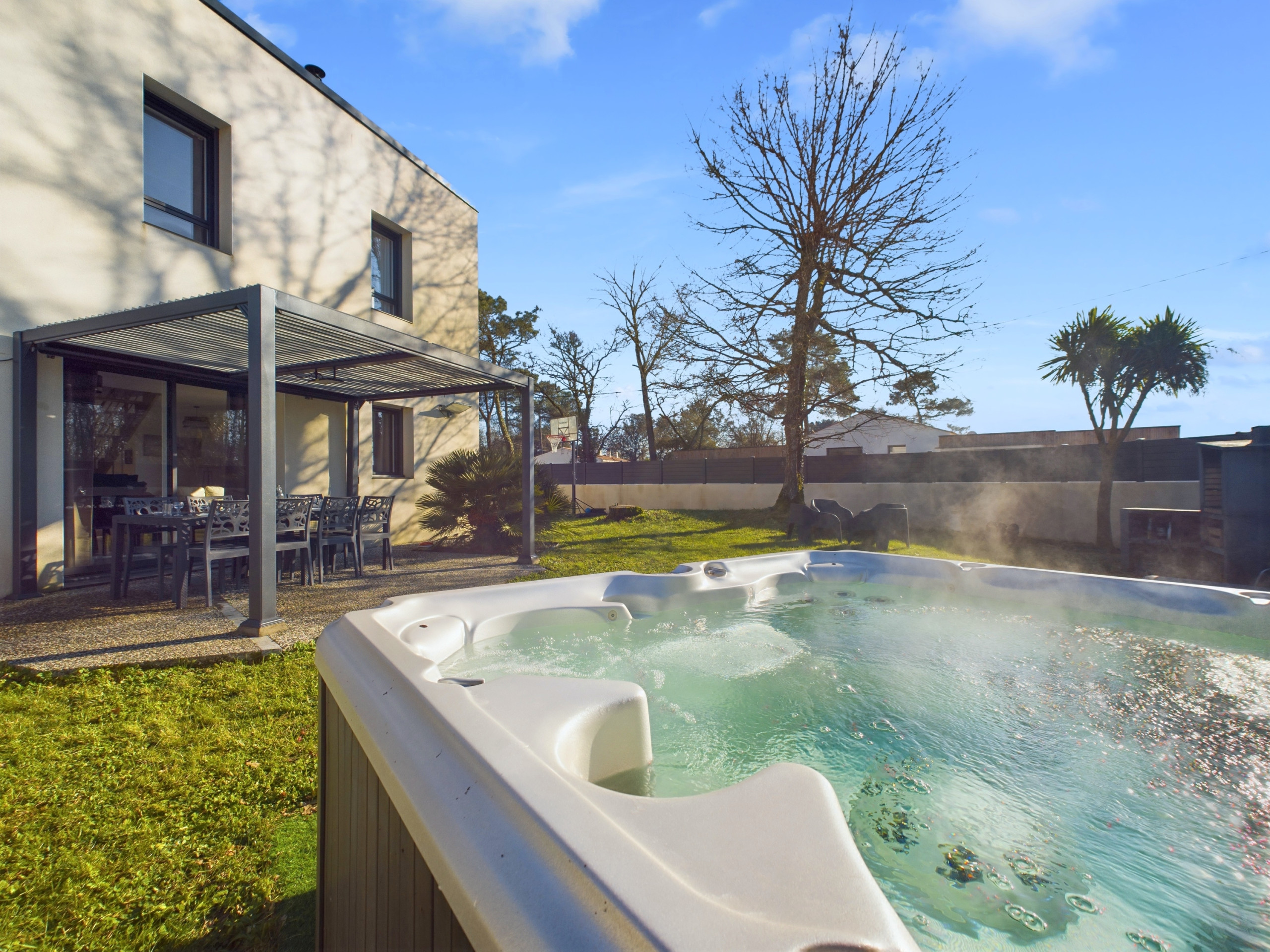  in Saint-Hilaire-de-Riez - House with garden and jacuzzi for 8 people