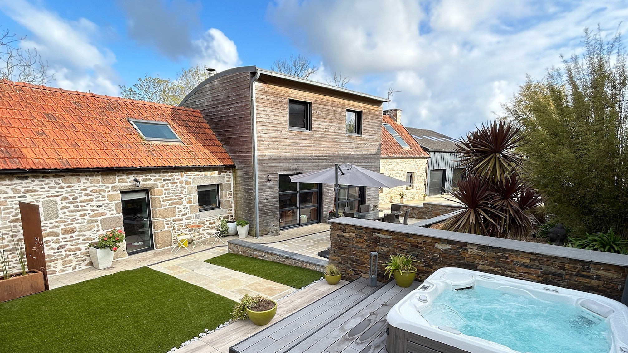 Villa/Dettached house in Guissény - Villa Ty Amor - Large garden and jacuzzi for 9