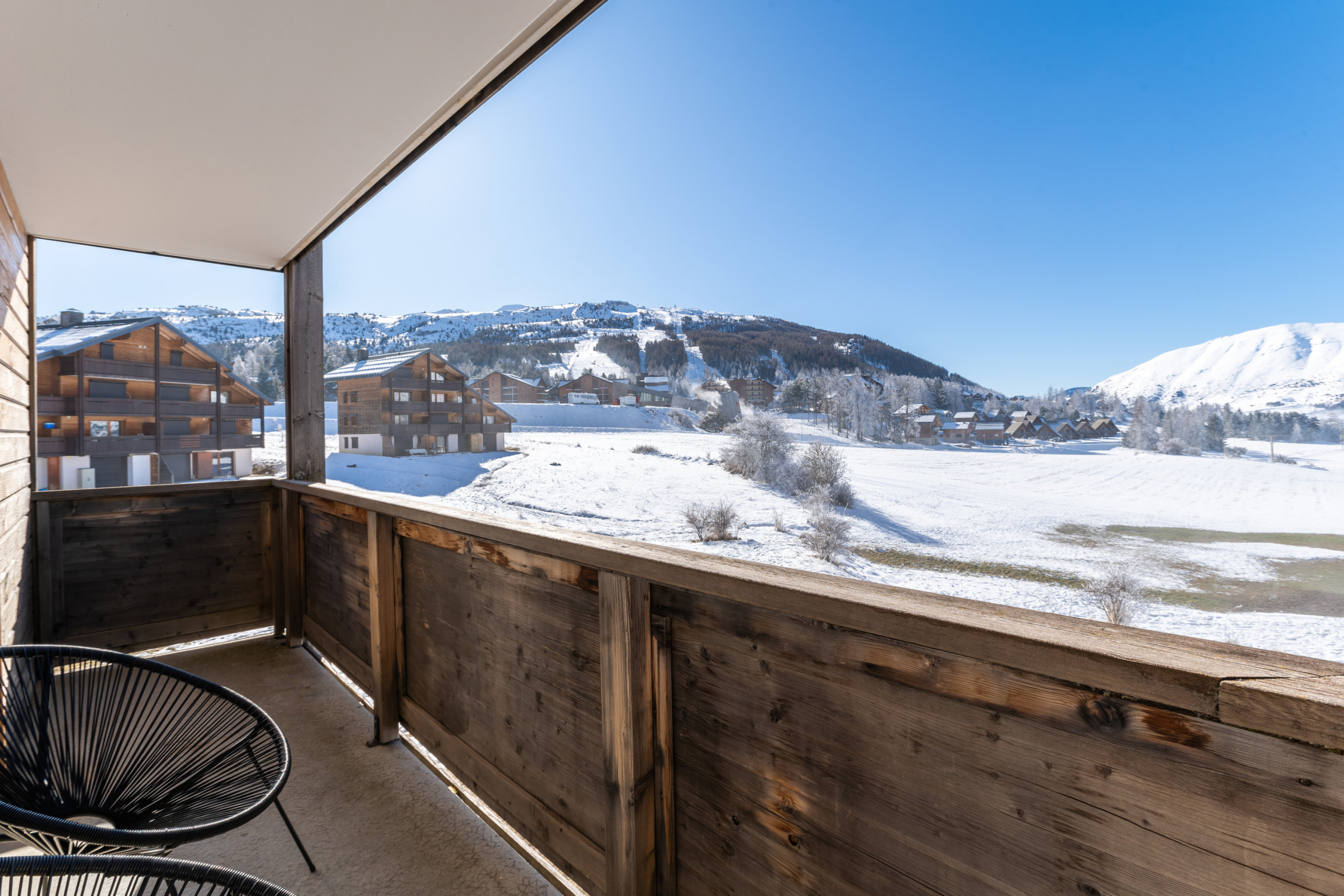  in Le Dévoluy - Apartment for 6 700m from the ski slopes