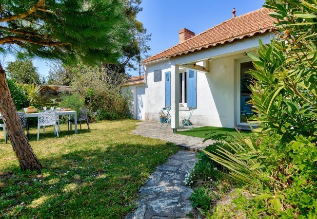 House in Barbâtre - House with garden for 4 - 800m from the beach House in Barbâtre - House with garden for 4 - 800m from the beach