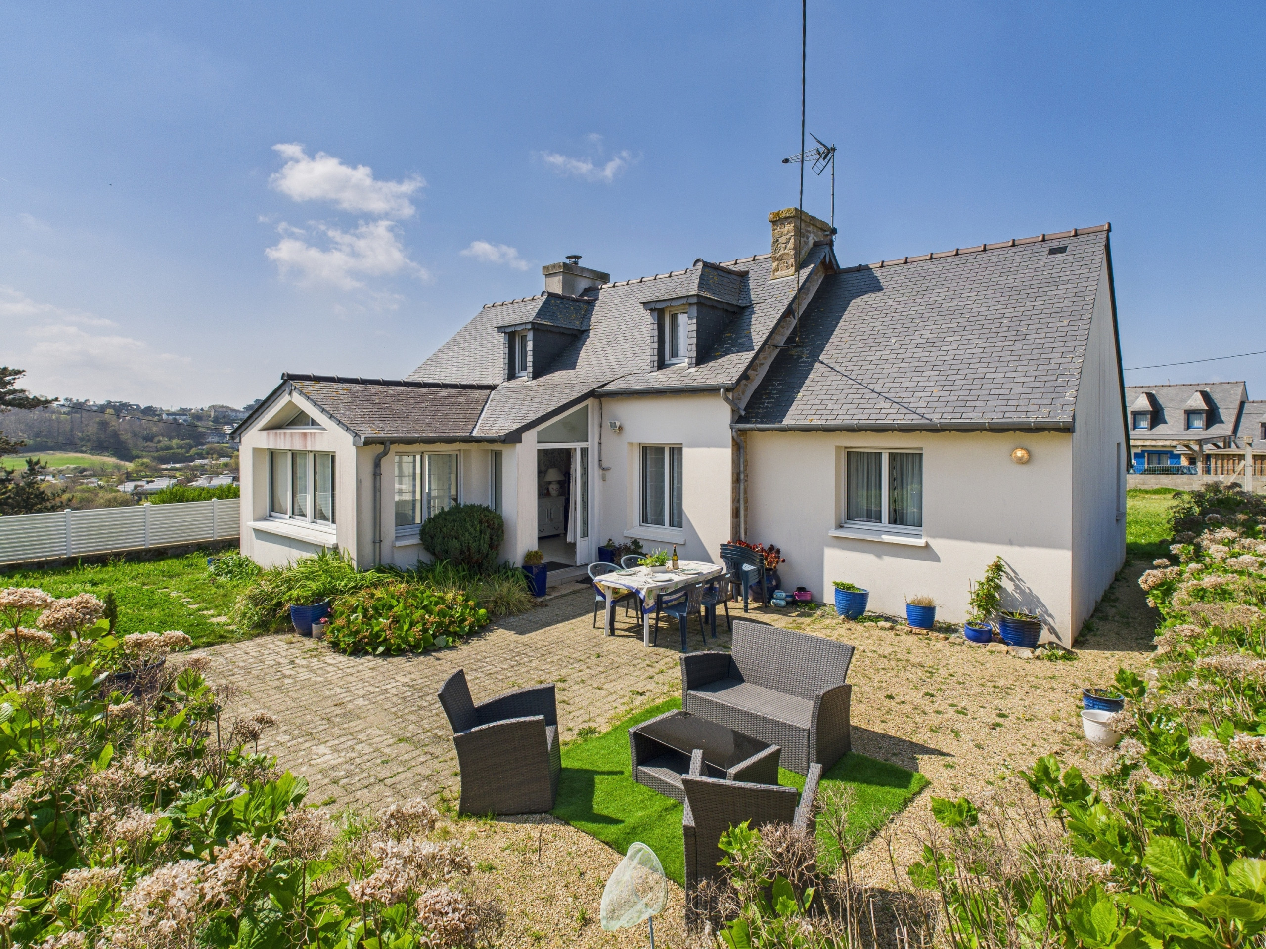  in Trévou-Tréguignec - House for 8 with large garden, 150m from the sea