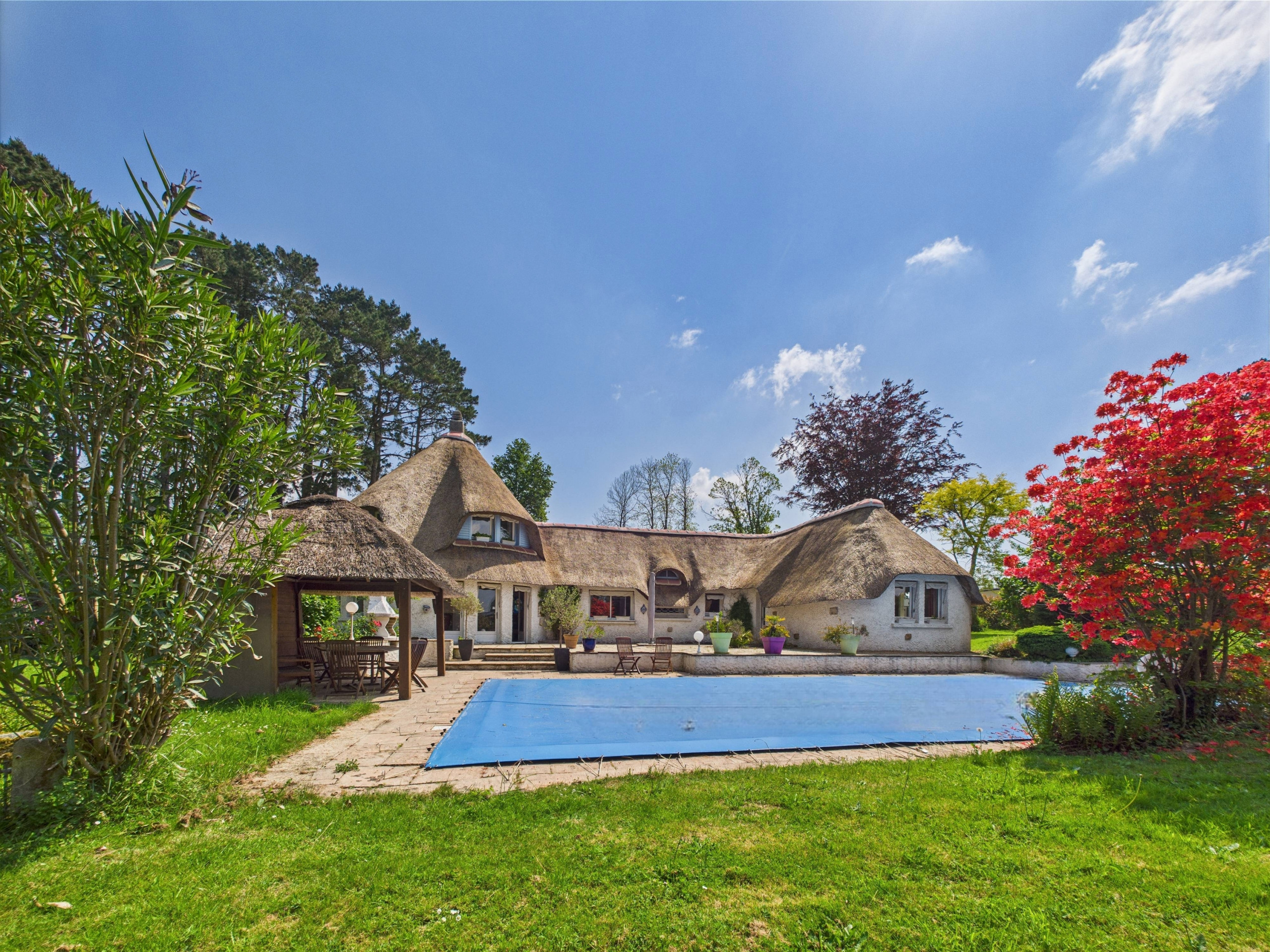  in Pleuven - Heated pool, large garden, house for 8