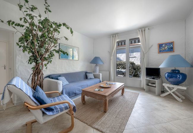 Apartment in Pornic - 20 m from sea - Terrace - Flat for 6