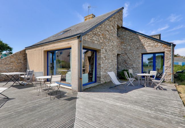 House in Sarzeau - Sea view and direct beach access for 11 people