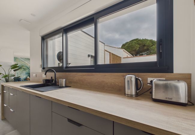 House in Saint-Gilles-Croix-de-Vie - Jacuzzi, terrace, house in the center city for 4 House in Saint-Gilles-Croix-de-Vie - Jacuzzi, terrace, house in the center city for 4