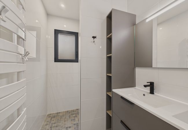 House in Saint-Gilles-Croix-de-Vie - Jacuzzi, terrace, house in the center city for 4 House in Saint-Gilles-Croix-de-Vie - Jacuzzi, terrace, house in the center city for 4