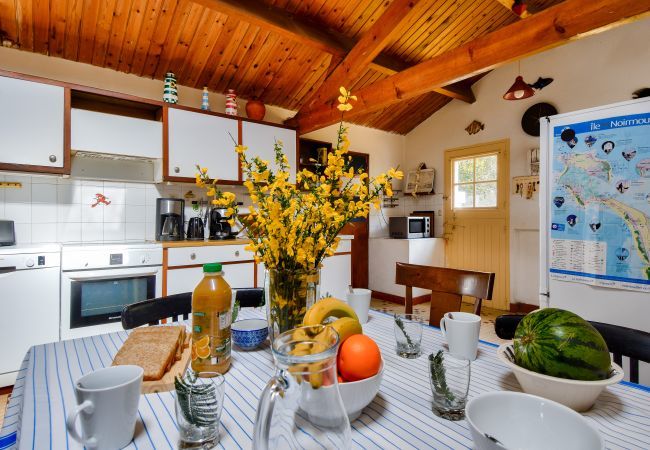House in Noirmoutier-en-l´Ile - 100m from the beach-6 adults /4 children-Garden House in Noirmoutier-en-l´Ile - 100m from the beach-6 adults /4 children-Garden