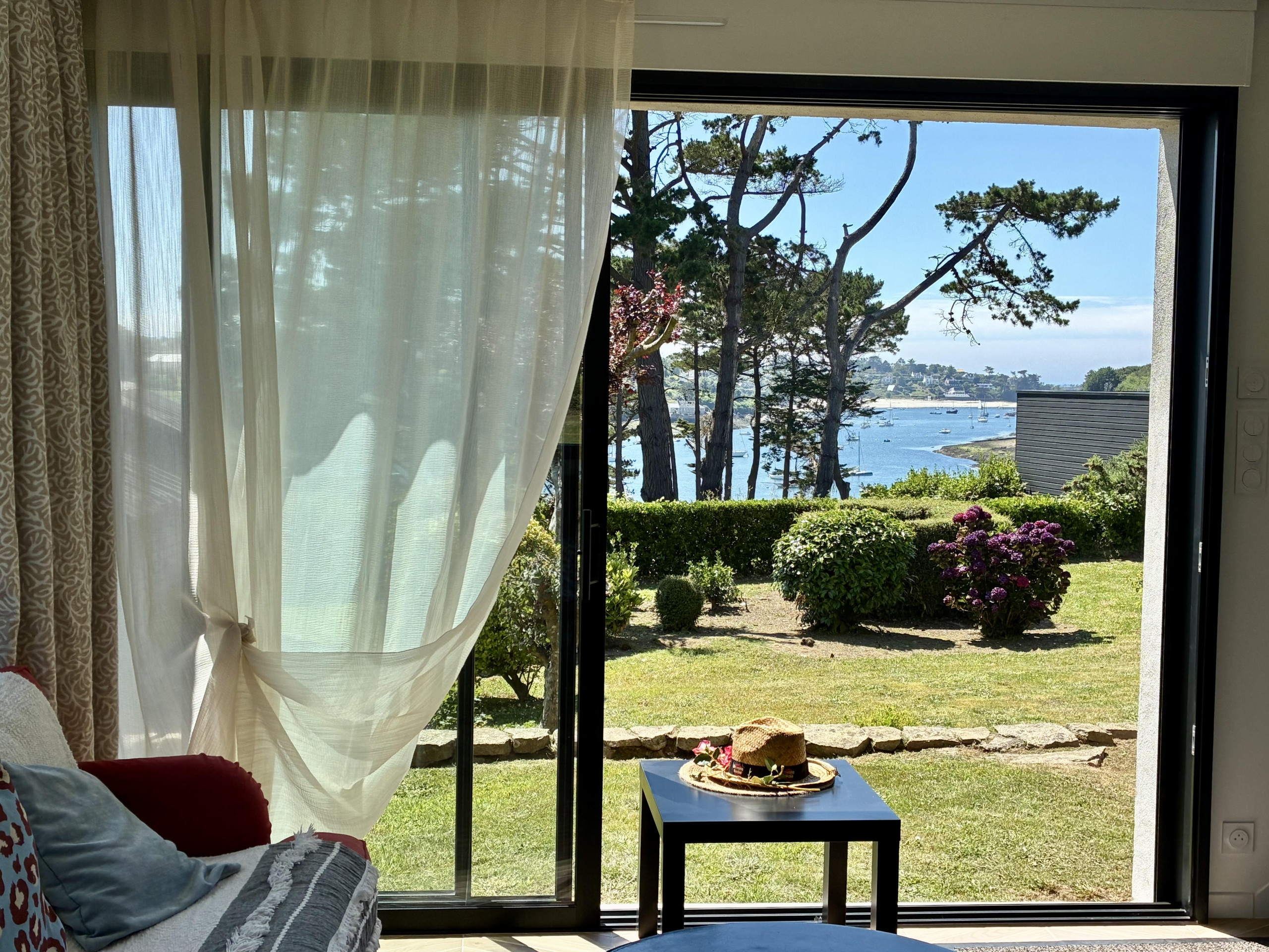  in Lannilis - View over the Aber - House for 8 - Large garden