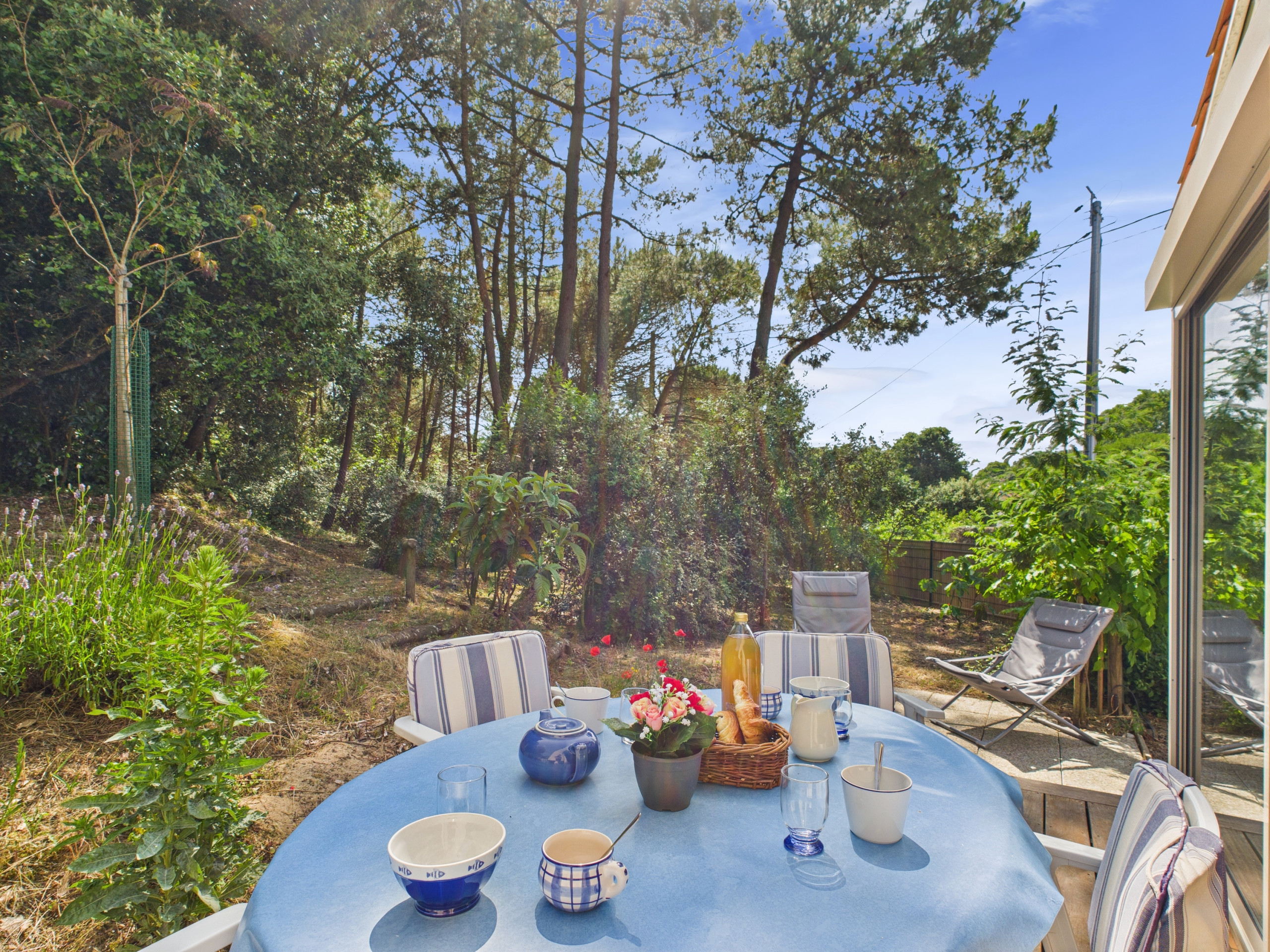  in Longeville-sur-Mer - House in Les Conches, garden, sleeps 4