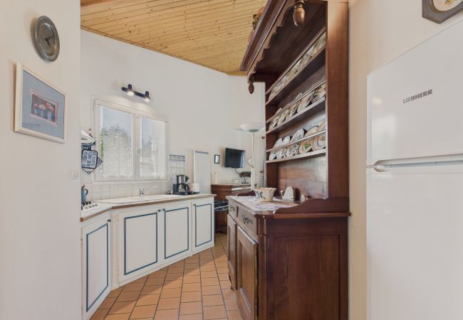 House in Longeville-sur-Mer - House in Les Conches, garden, sleeps 4 House in Longeville-sur-Mer - House in Les Conches, garden, sleeps 4