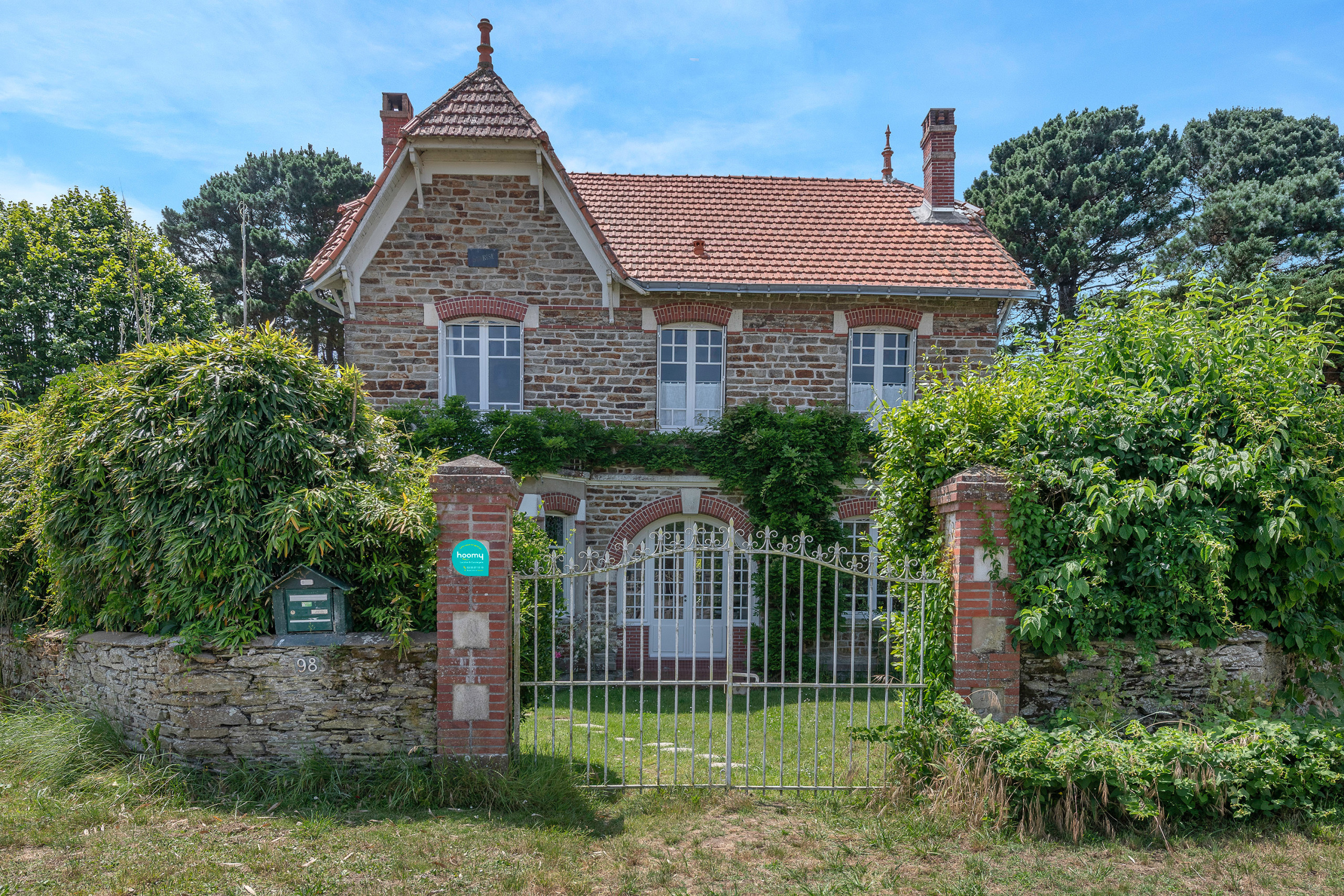 Villa/Dettached house in Saint-Michel-Chef-Chef - Charming villa 250m from beach – sleeps 14