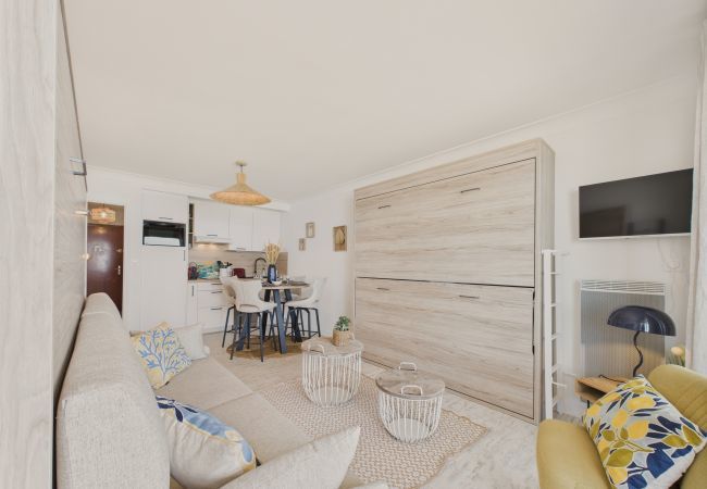 Studio in Les Sables-d´Olonne - Sea view,  studio for 4 just 40m from the beach Studio in Les Sables-d´Olonne - Sea view,  studio for 4 just 40m from the beach