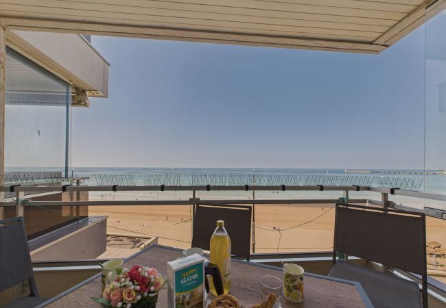 Studio in Les Sables-d´Olonne - Sea view,  studio for 4 just 40m from the beach Studio in Les Sables-d´Olonne - Sea view,  studio for 4 just 40m from the beach