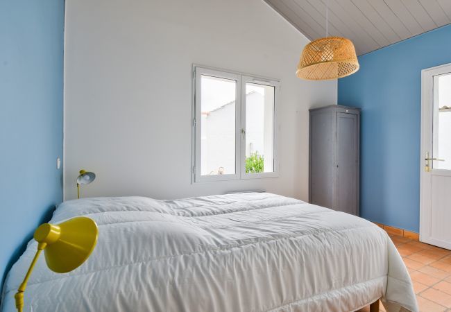 House in L'Epine - 700 m from the beach, garden, house for 7 House in L'Epine - 700 m from the beach, garden, house for 7