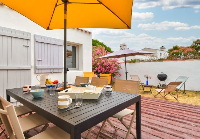 House in L'Epine - 700 m from the beach, garden, house for 7 House in L'Epine - 700 m from the beach, garden, house for 7