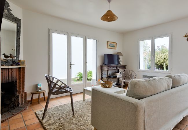 House in L'Epine - 700 m from the beach, garden, house for 7 House in L'Epine - 700 m from the beach, garden, house for 7
