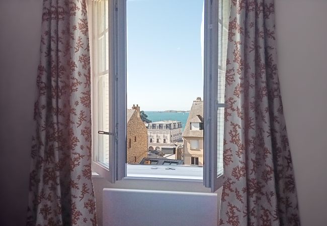 Apartment in Dinard - Sea view, 150 m from the beach, hyper center Apartment in Dinard - Sea view, 150 m from the beach, hyper center