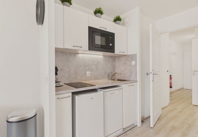 Apartment in Arzon - Harbor View – 400m from Beach – Apart for 2 Apartment in Arzon - Harbor View – 400m from Beach – Apart for 2