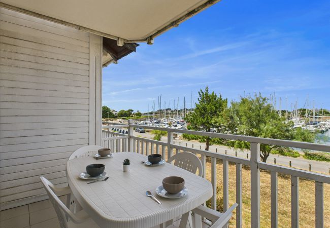 Apartment in Arzon - Harbor View – 400m from Beach – Apart for 2 Apartment in Arzon - Harbor View – 400m from Beach – Apart for 2