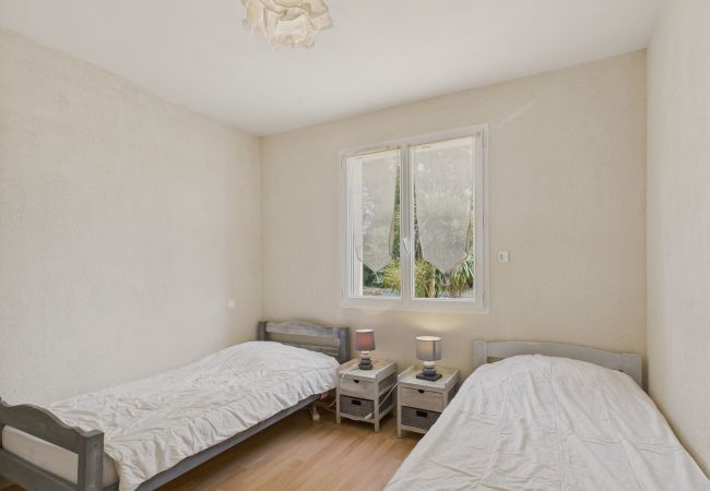 House in Longeville-sur-Mer - Colorful family home with garden for 6 House in Longeville-sur-Mer - Colorful family home with garden for 6