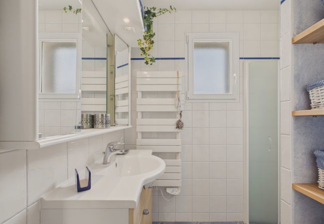 House in Longeville-sur-Mer - Colorful family home with garden for 6 House in Longeville-sur-Mer - Colorful family home with garden for 6